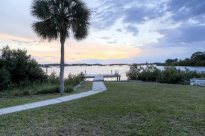 Waterfront Cedar Key Duplex Home with Private Dock!